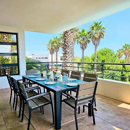 Villa Marinier, L'exception Au Bord De