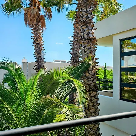 Villa Marinier, L'exception Au Bord De